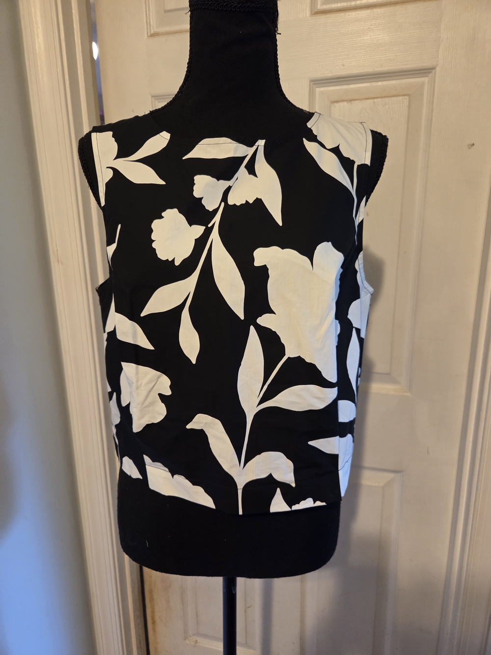 kate spade Black and White Floral Sleeveless Shell